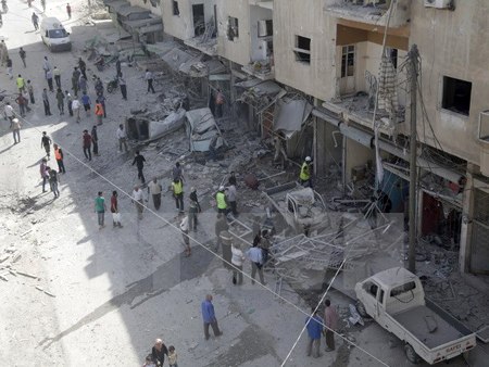 Cảnh đổ nát sau một trận không kích của quân đội chính phủ Syria nhằm vào phiến quân tại thành phố Ariha, tỉnh Idlib ngày 19/9.